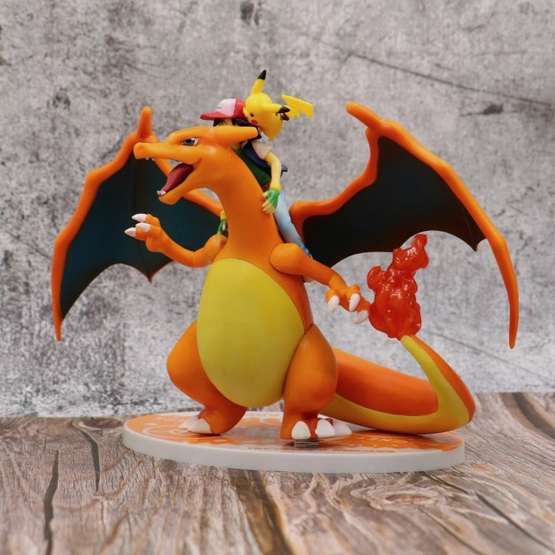 Figurine Dracaufeu Sacha et Pikachu