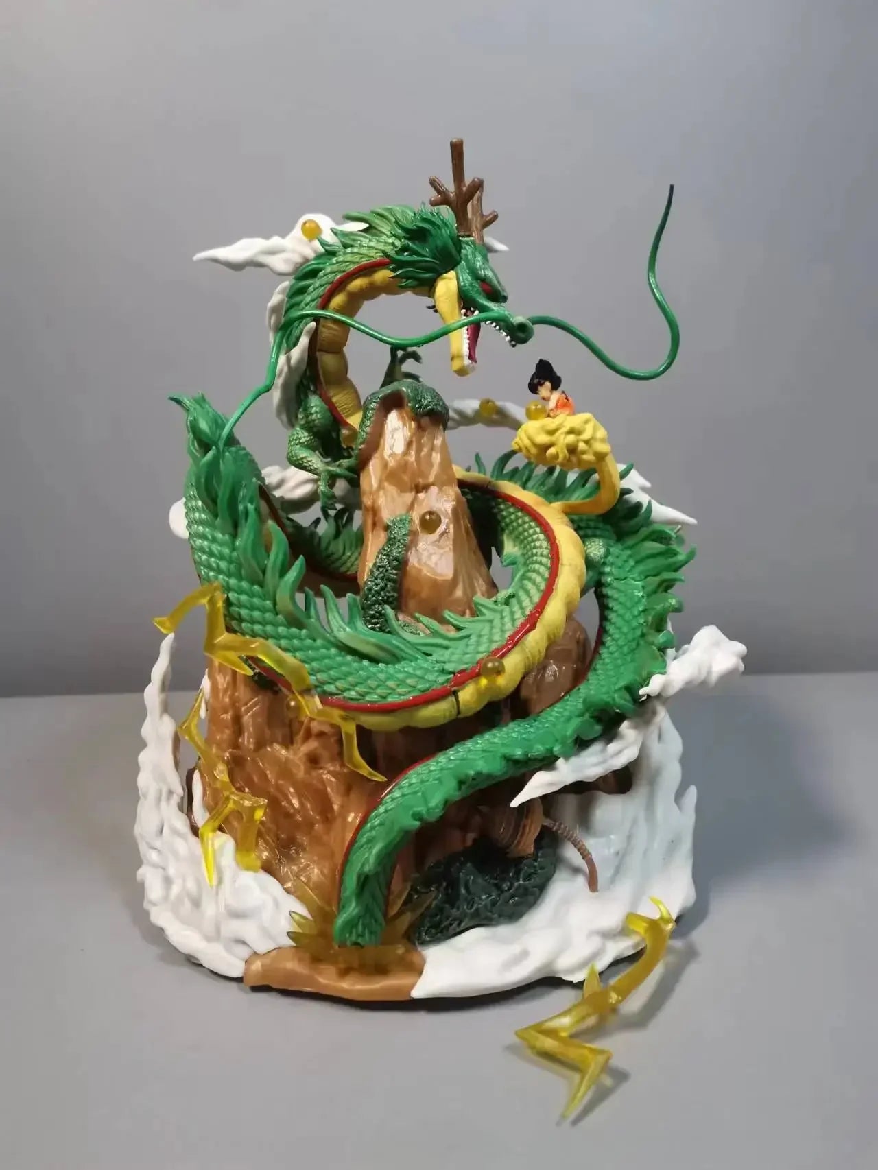 Figurine Shenron et Goku montagne - Dragon Ball Z