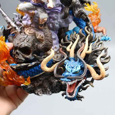 Figurine One Piece Luffy Contre Kaido Dragon