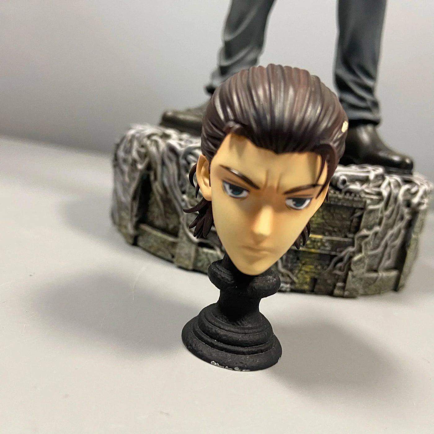 Figurine Attaque des titans - Eren Jäger Adulte